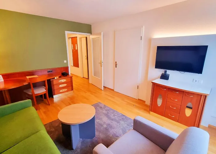 Newlivinghome Residenzhotel 4*