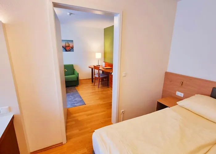 Newlivinghome Residenzhotel 4*